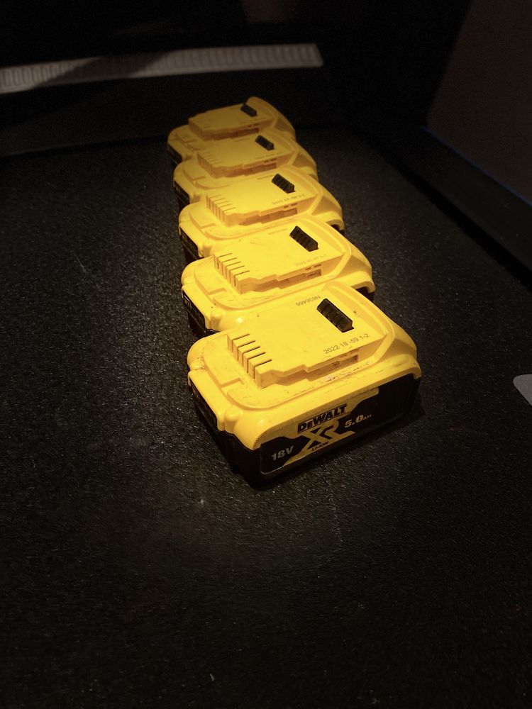 Akumulatory Dewalt 18v/5ah rok2021-2szt