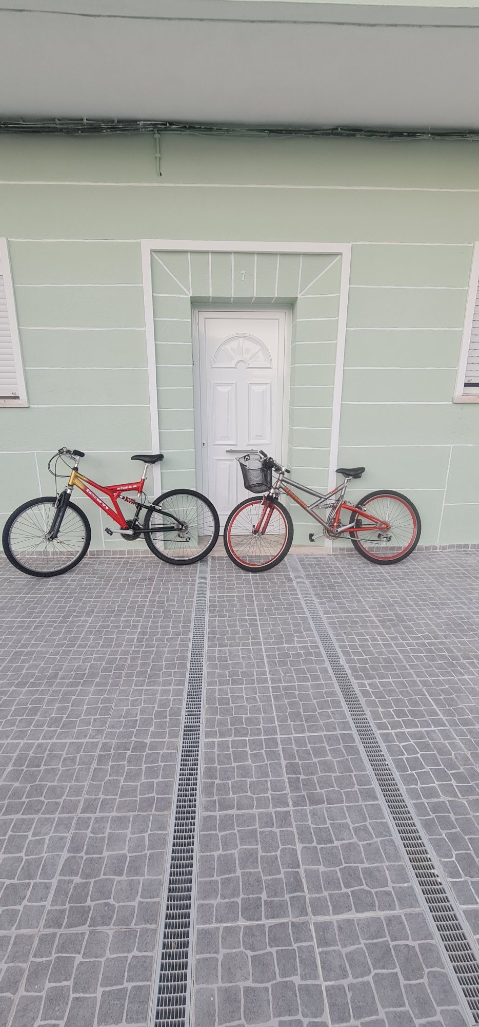 Bicicletas em bom estado.