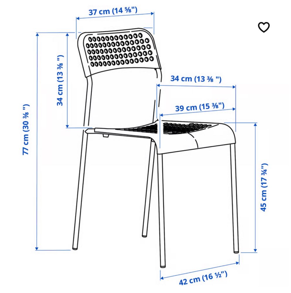 Mesa com cadeiras e bancos