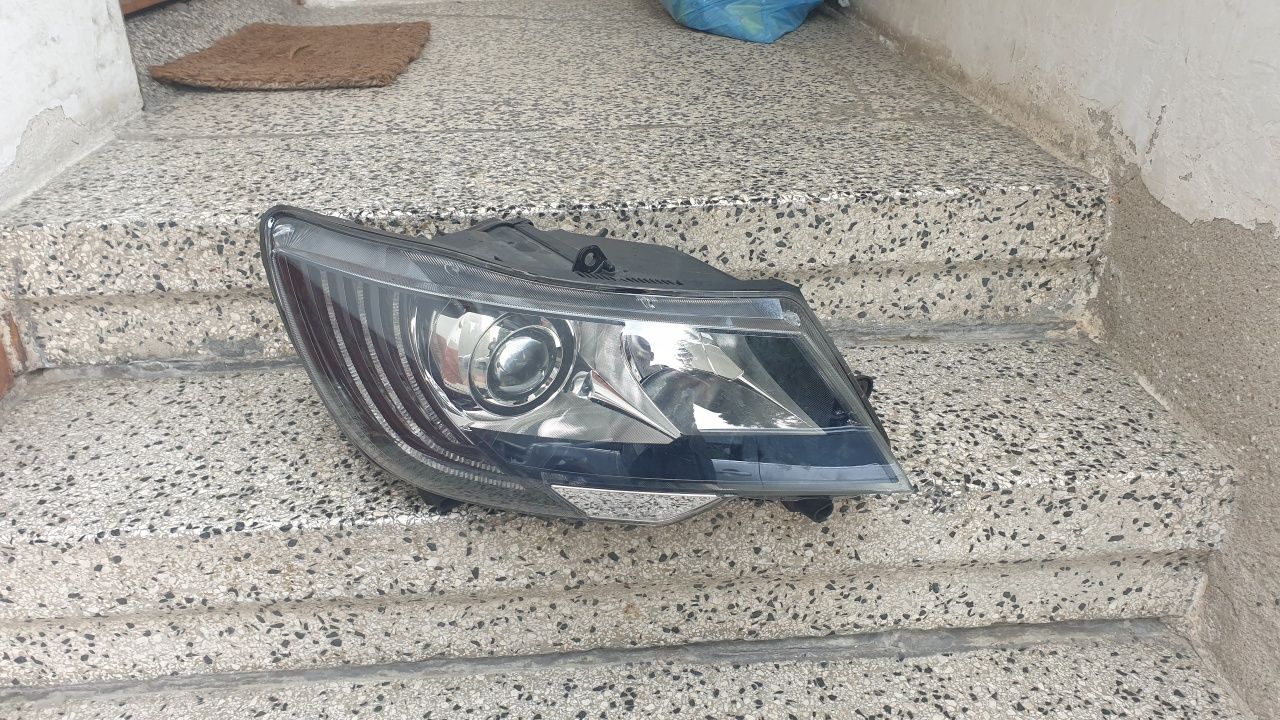 Lampa przednia prawa SKODA SUPERB 2 II  lift bi xenon skrętny