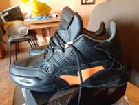 Adidas skórzane czarne 45