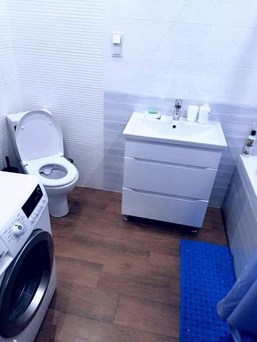 Посуточно  почасов квартира ЖКСофия Вишнёвый Окружная дорог Борщаговка