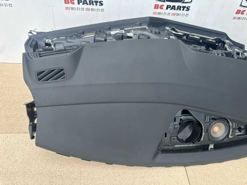 Торпедо Audi Q3 83A 2019-2024 год  83B857001