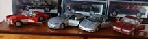 4 auta   1:18  Pontiaca Chevrolet  Aston Martin