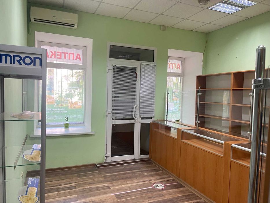 Продам фасадное помещение в р-не Нового рынка.