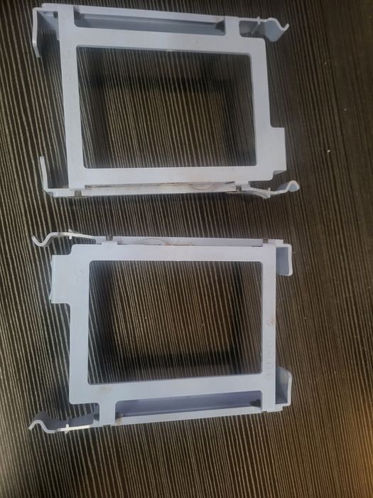 Sprzedam 2 Kieszenie ramki na dysk 3.5 cala do komputera Dell