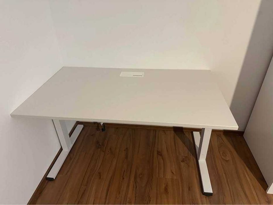 Biurko Made in Germany 140x80 – świetny stan!