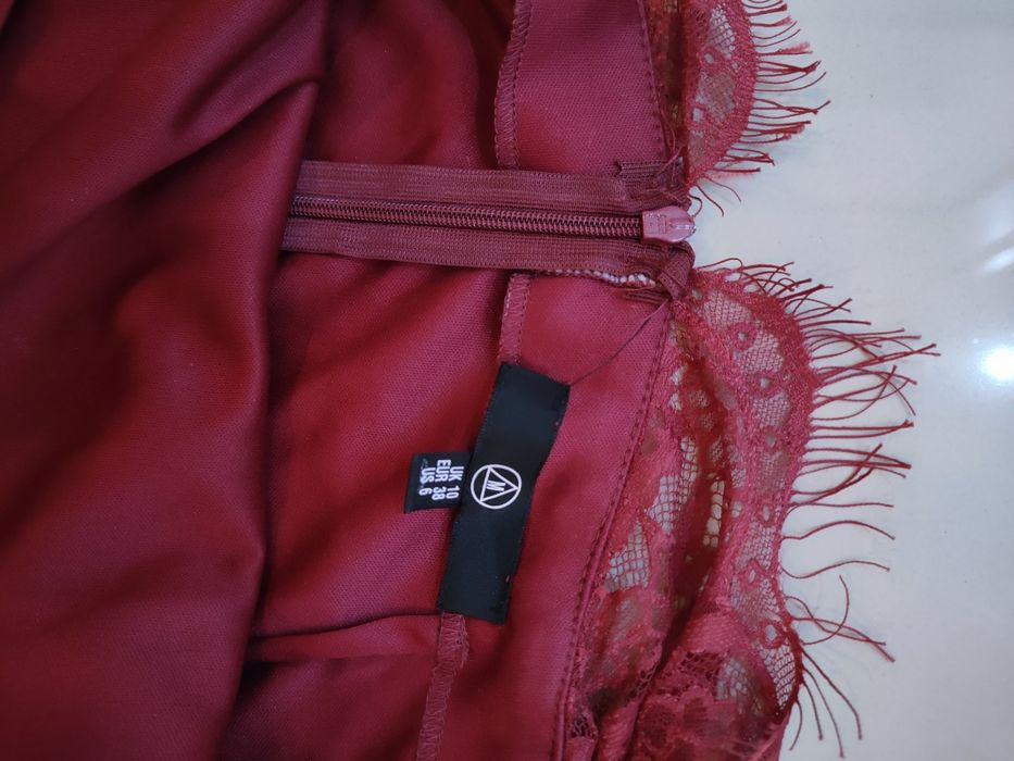 sukienka czerwona koronkowa S 36 mini dekolt na plecach