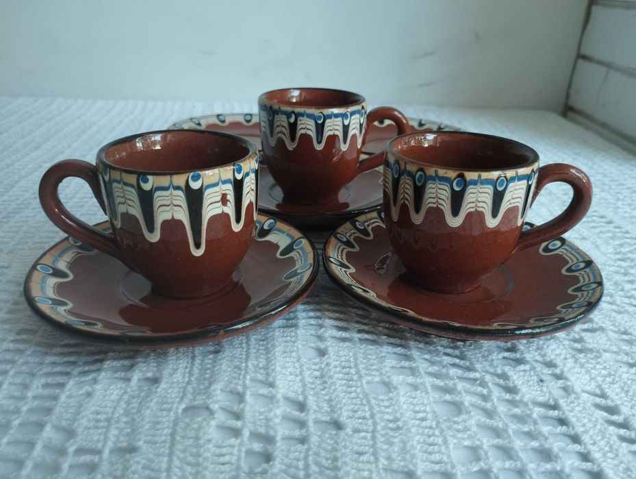 Ceramika bułgarska filiżanki i spodeczki