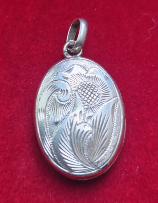 Pendente relicário em prata