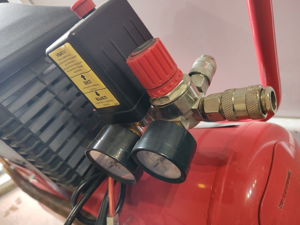Компресор 24 л. Intertool PT-0010