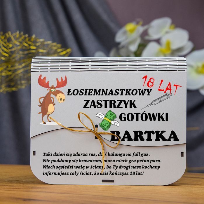 Zastrzyk gotówki śmieszny prezent  na 18 URODZINY pudełko na pieniądze