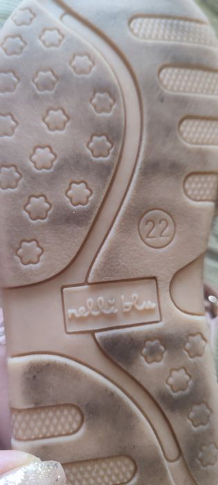 Sandały dla dziewczynki r. 22.