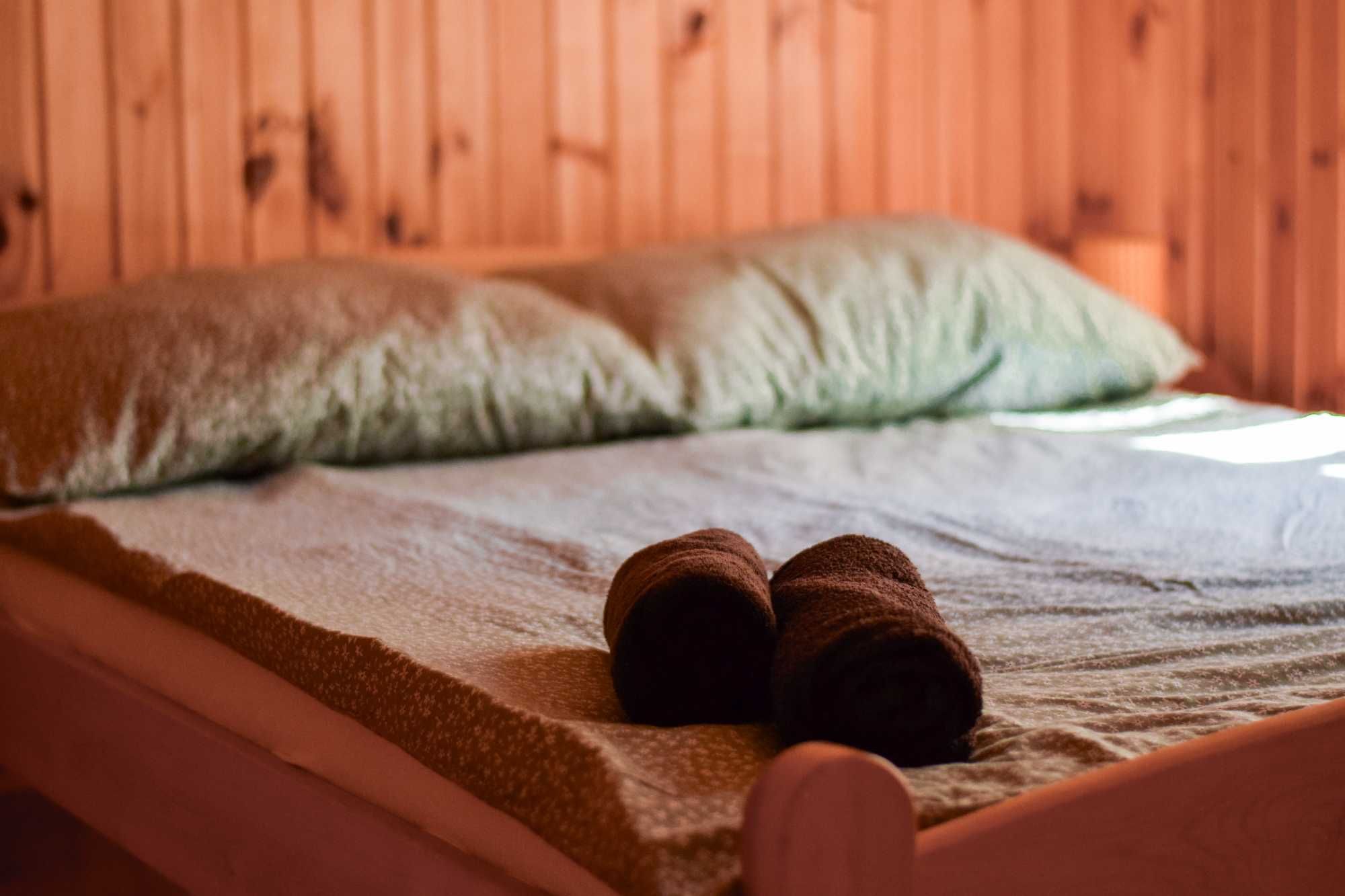 Domek nad jeziorem w lesie Starnin jacuzzi 7 min od HOSSOLANDU