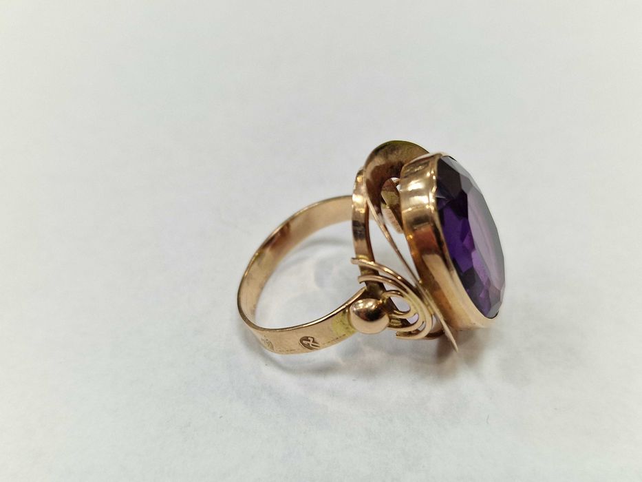 Złoty pierścionek/ ~ 750/ 7.10 gram/ R13/ Ametyst/ praca ręczna