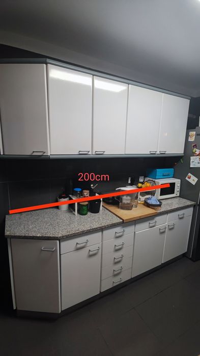 Armários de cozinha e pedras