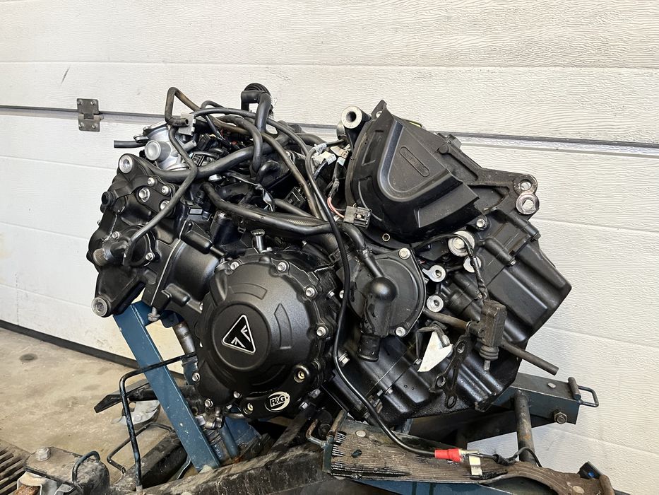 Silnik triumph speed triple 1050 rs tiger na części