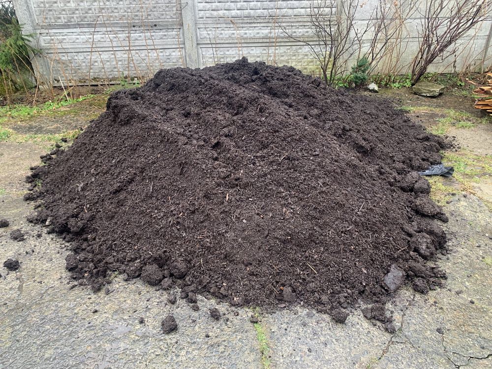 Kompost na rabaty, humus, wierzchniowka, czarnoziem, ziemia ogrodowa.
