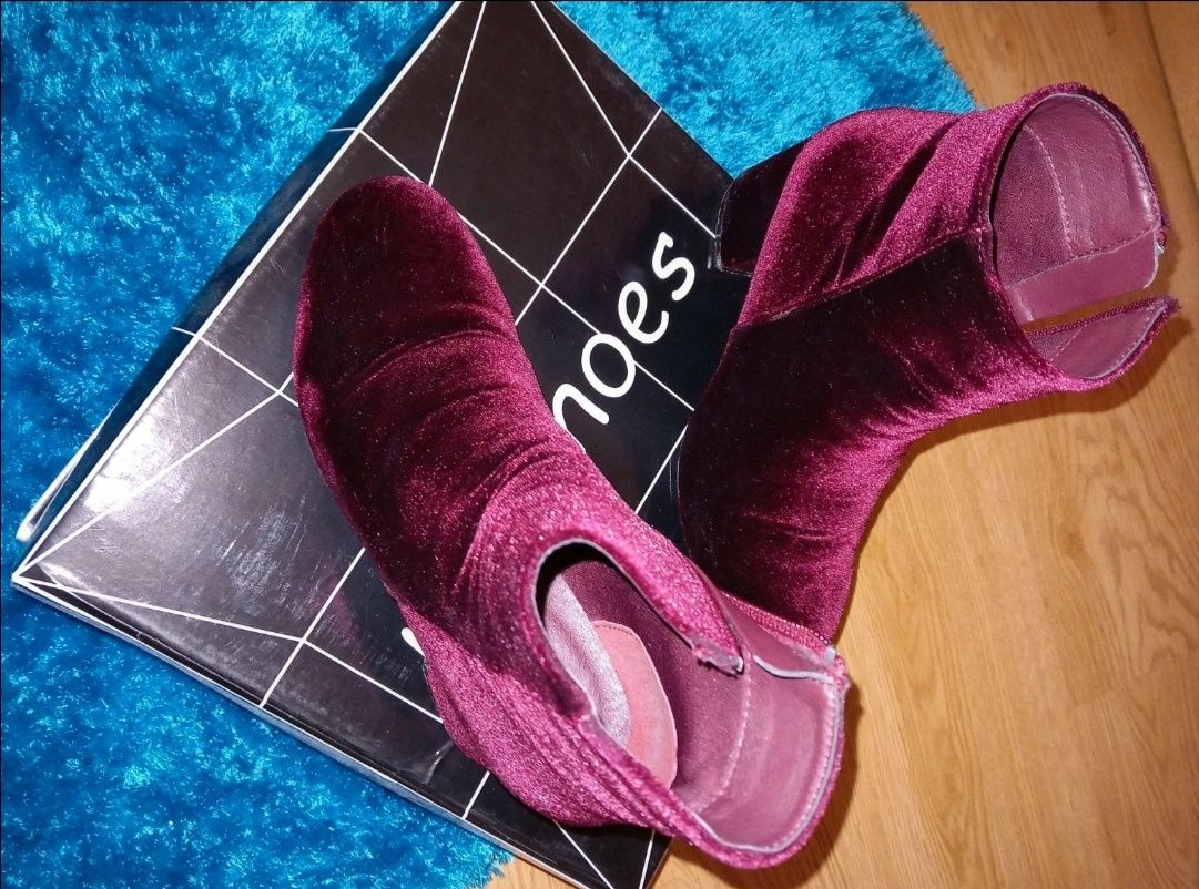 Botins salto alto