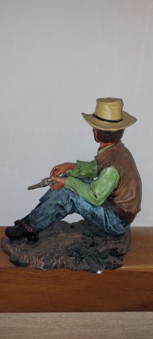 Boneco decorativo em resina