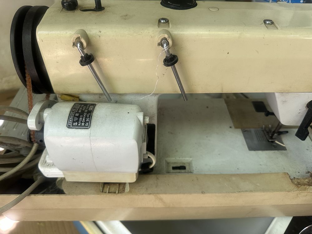 Maquina de costura antiga a funcionar PFAFF