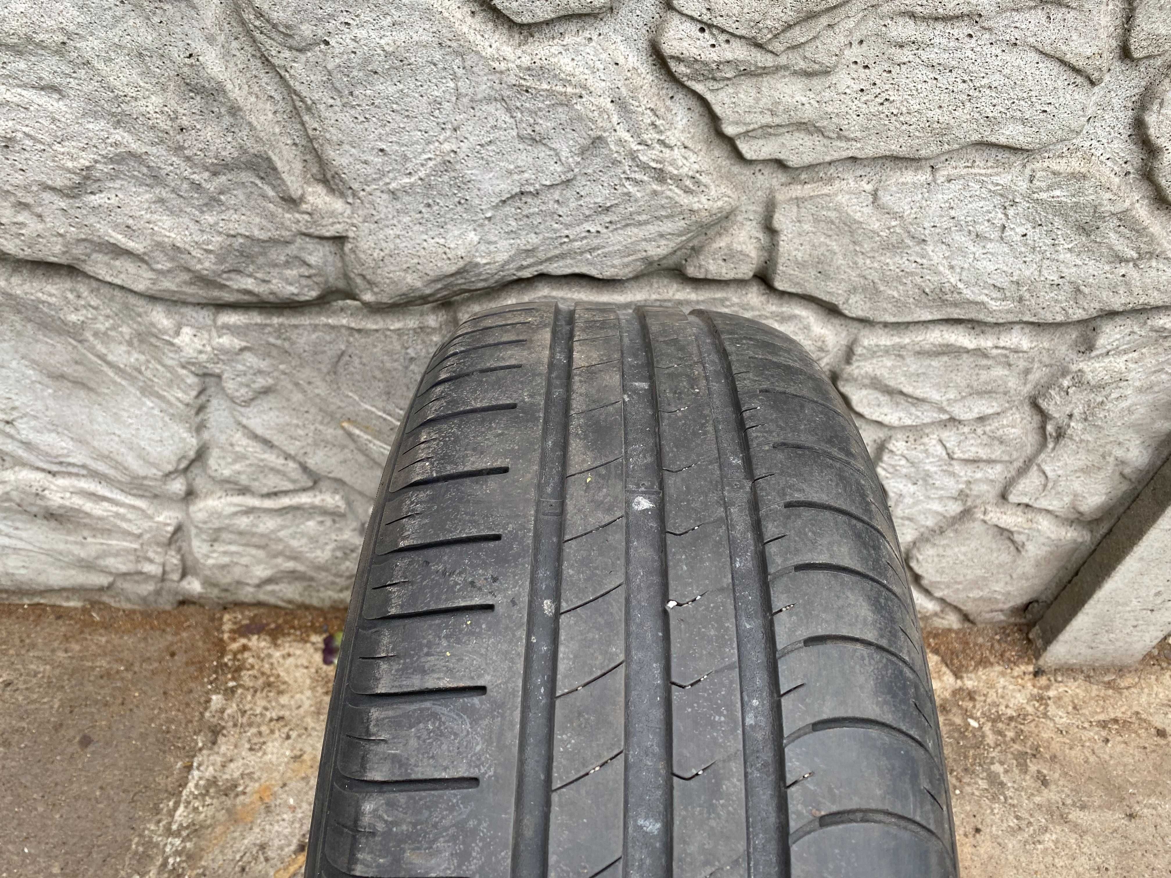 Opona hankook kinergyeco 215/60r16