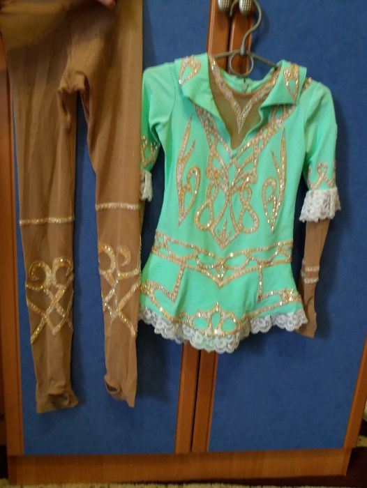 Продам купальник для художественной гимнастики