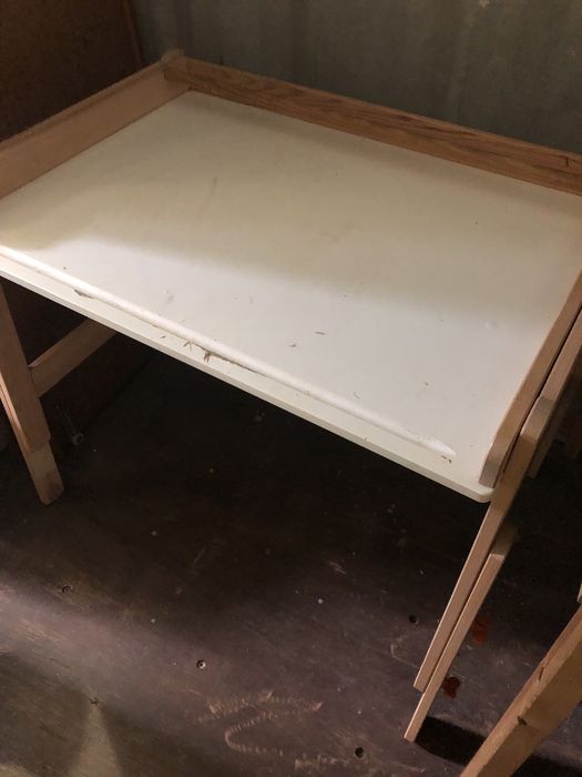 Secretária E cadeira ajustável Ikea para crianças