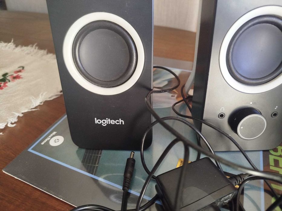 colunas de som para pc logitech  novas