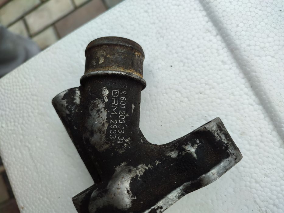 Патрубок(фланец)охлаждающей жидкости мерседес R601 2031631