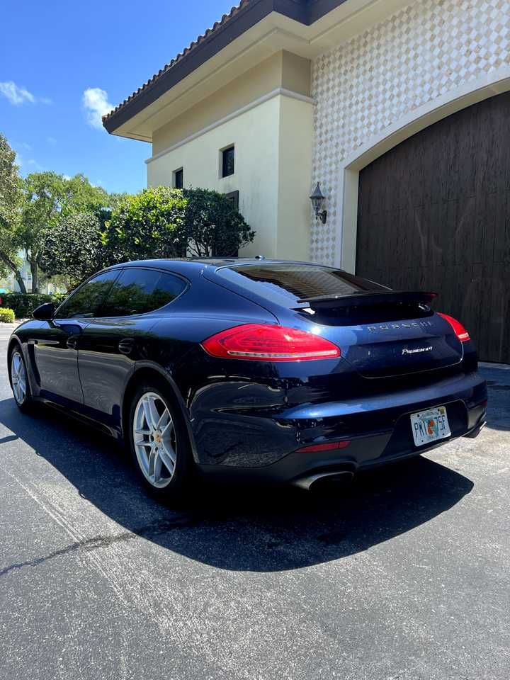 2016 Porsche Panamera 4 Edition