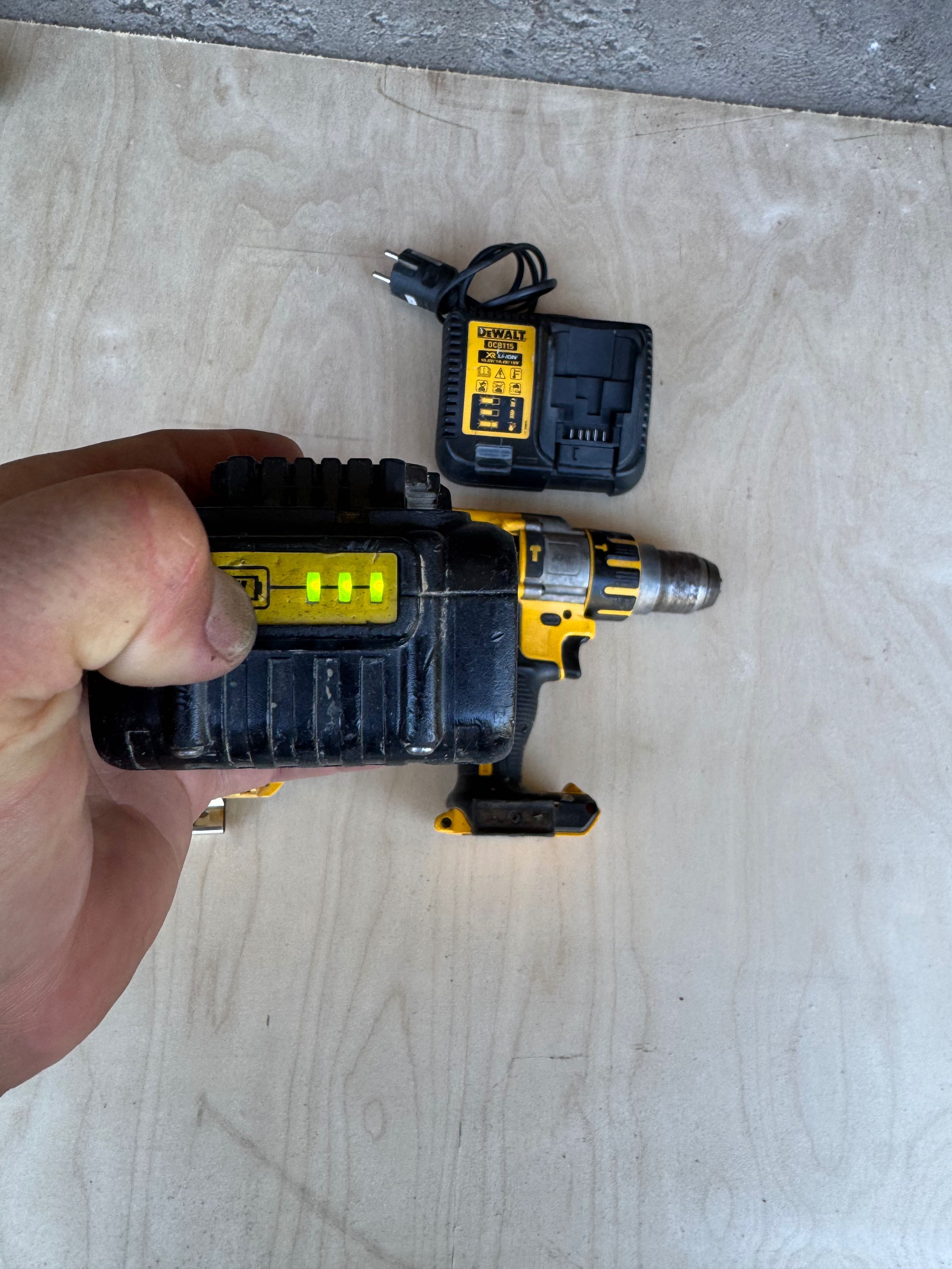 Zestaw DEWALT XR DCB 115 DCF 787 DCD995