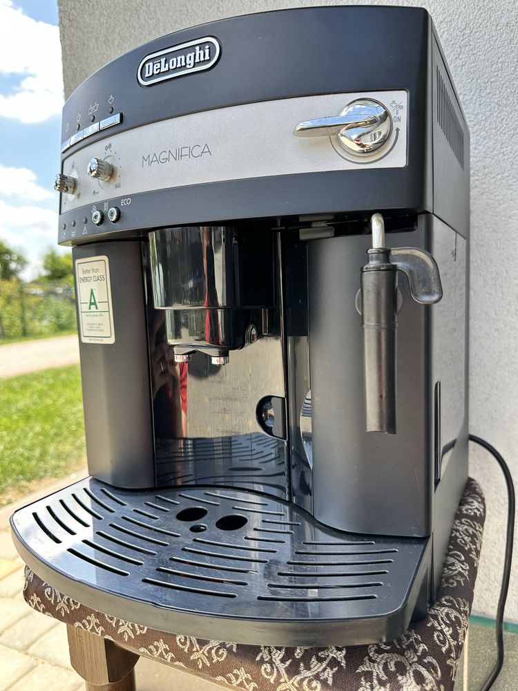 Продам кавомашину/ кавоварку DeLonghi Magnifica