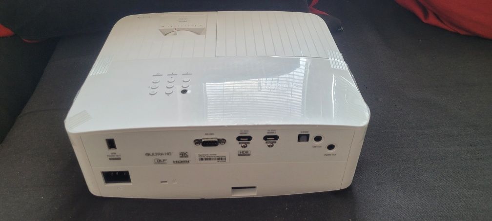 Projektor Optoma UHD35x