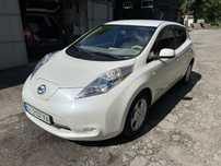 Продам Nissan Leaf.