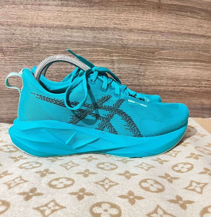 Asics Novablast 5 Оригінал Бігові