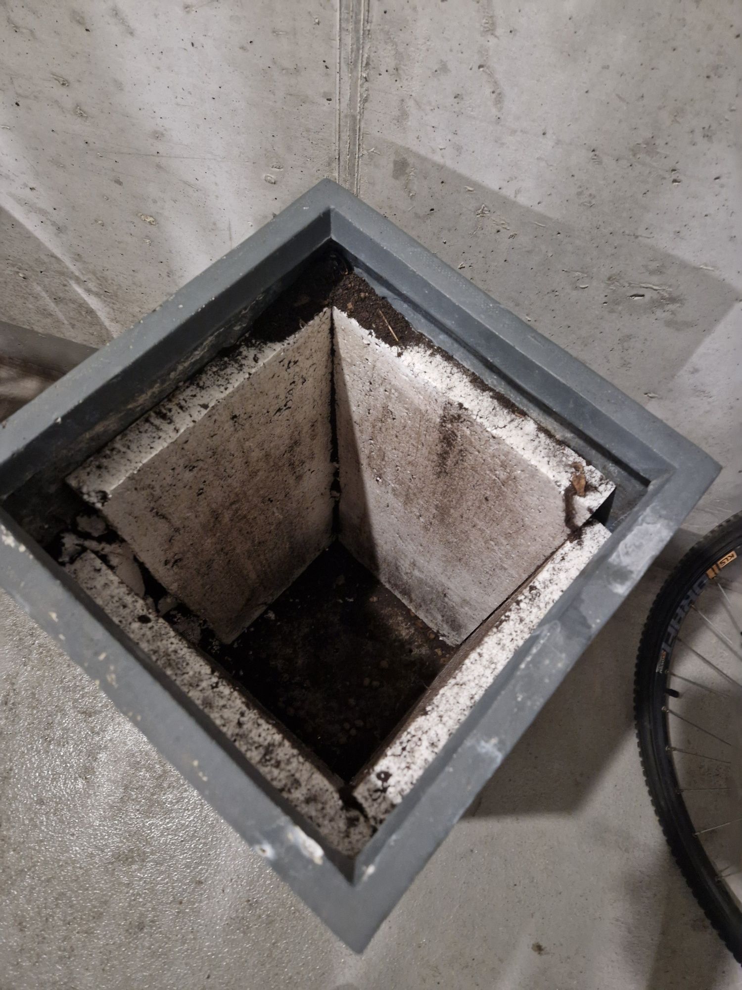 Duza betonowa donica