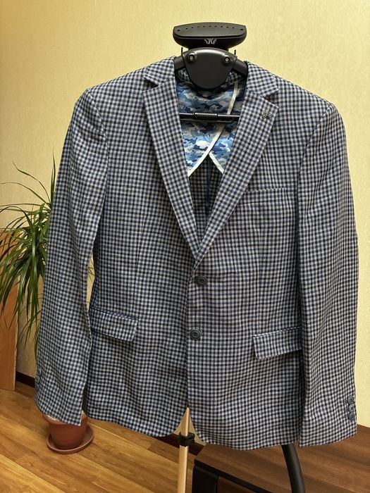 Стильний піджак у клітинку в чудовому стані