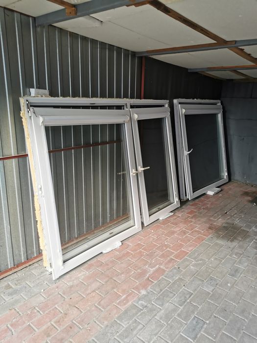 Futryny plastikowe z ościeżnicami