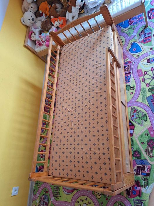 Łóżko dziecięce z barierką