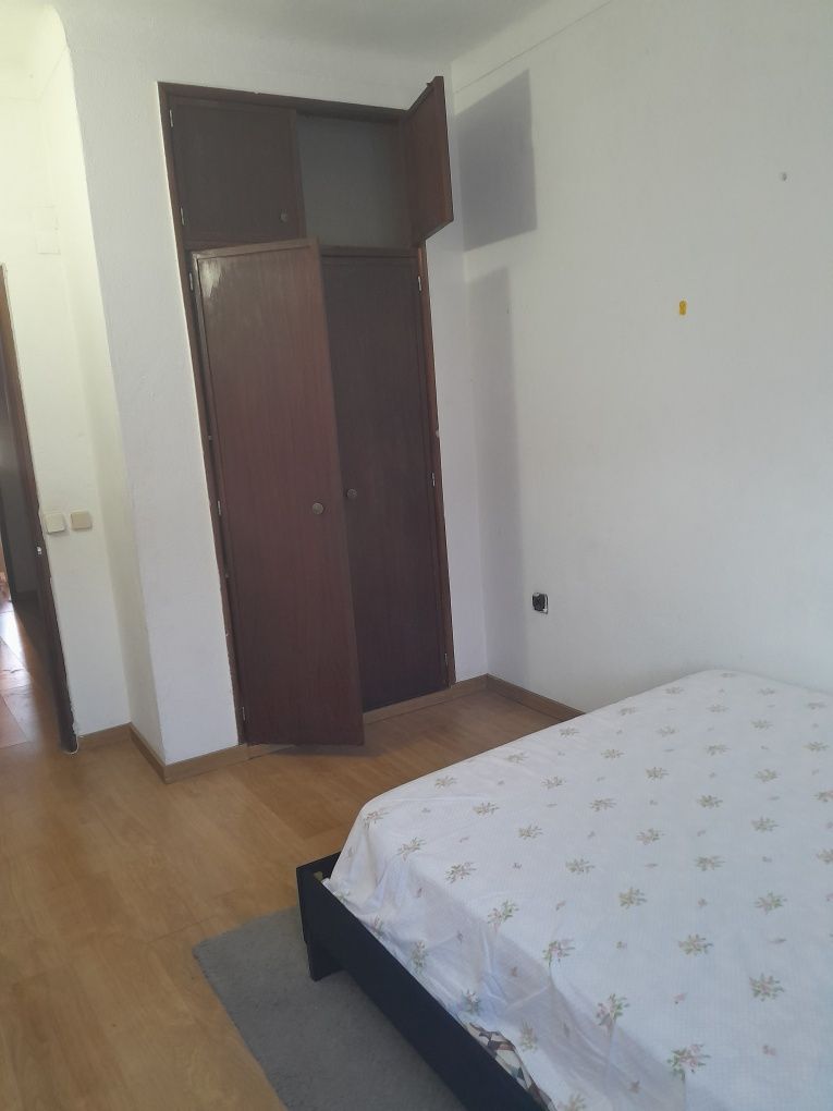 Quarto para alugar.