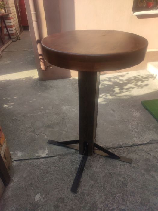 Уличный столик высокий