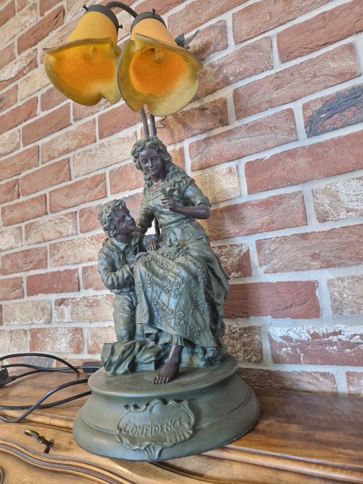 Ciężka lampa stojąca - żeliwna z motywem