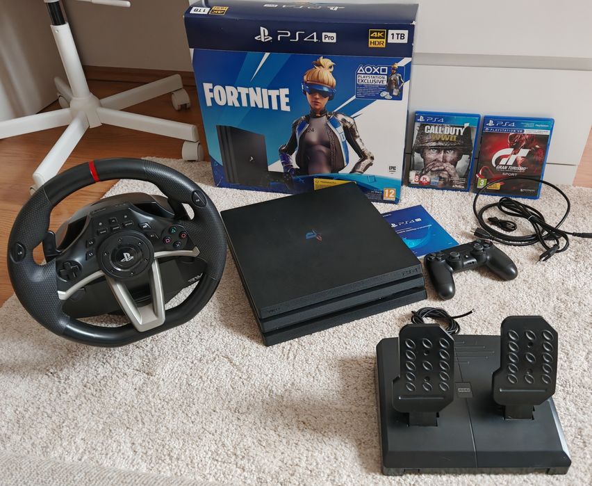 PlayStation 4 PRO 1TB CUH-7216B + Hori RWA