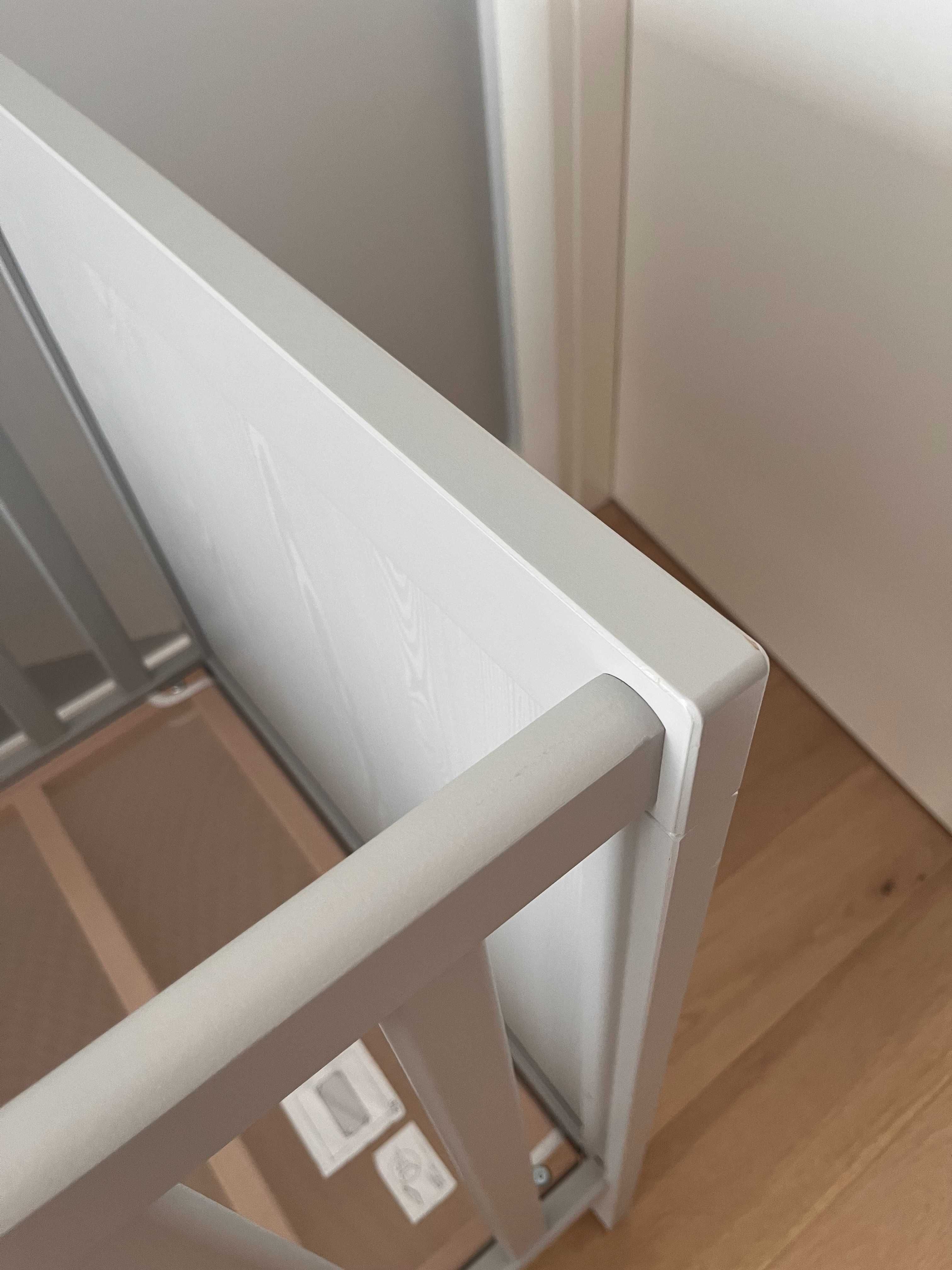 Łóżeczko niemowlęce IKEA SUNDVIK szary + materac JÄTTETRÖTT