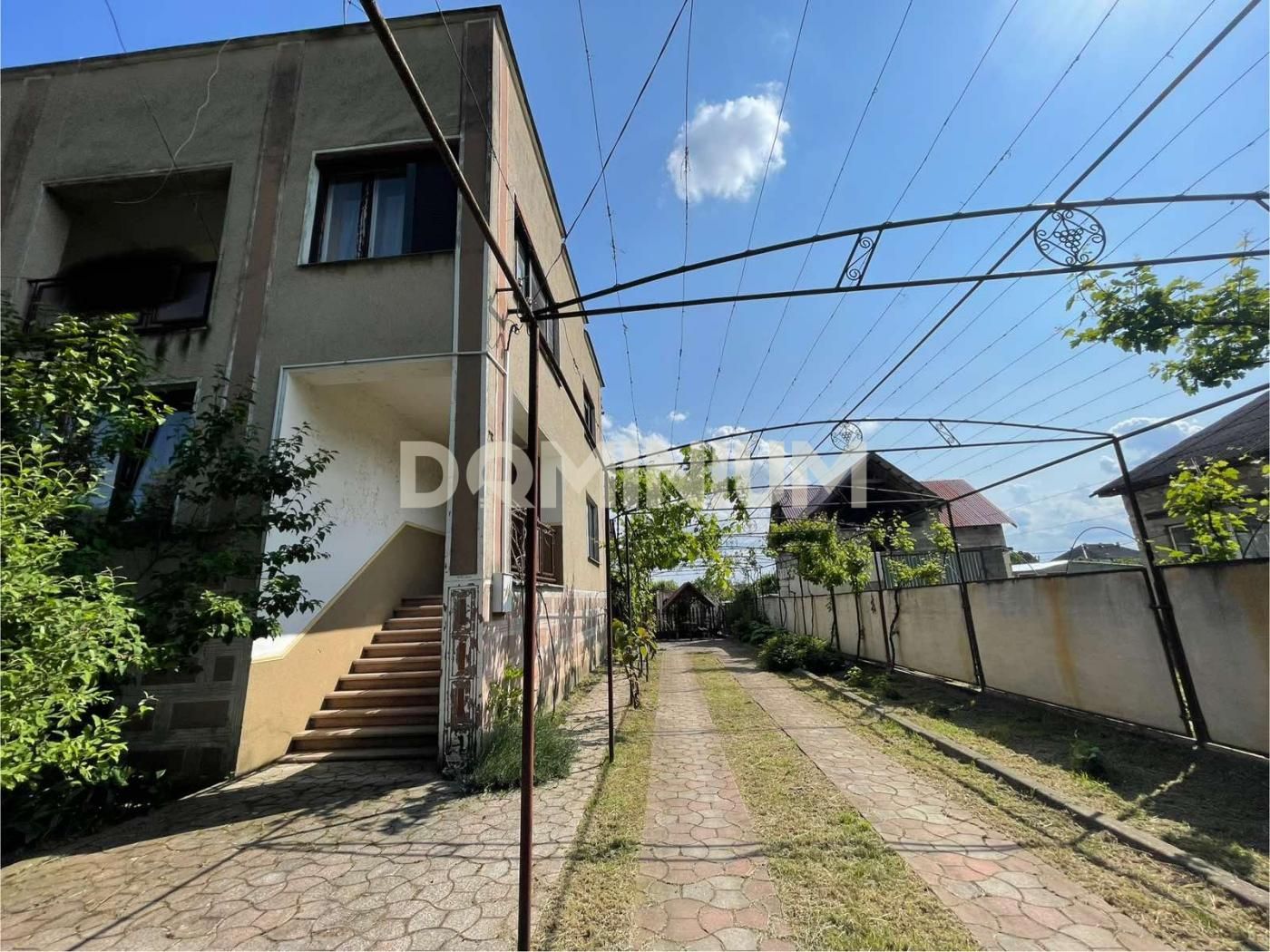 Продається будинок м. Виноградів вул. Персикова