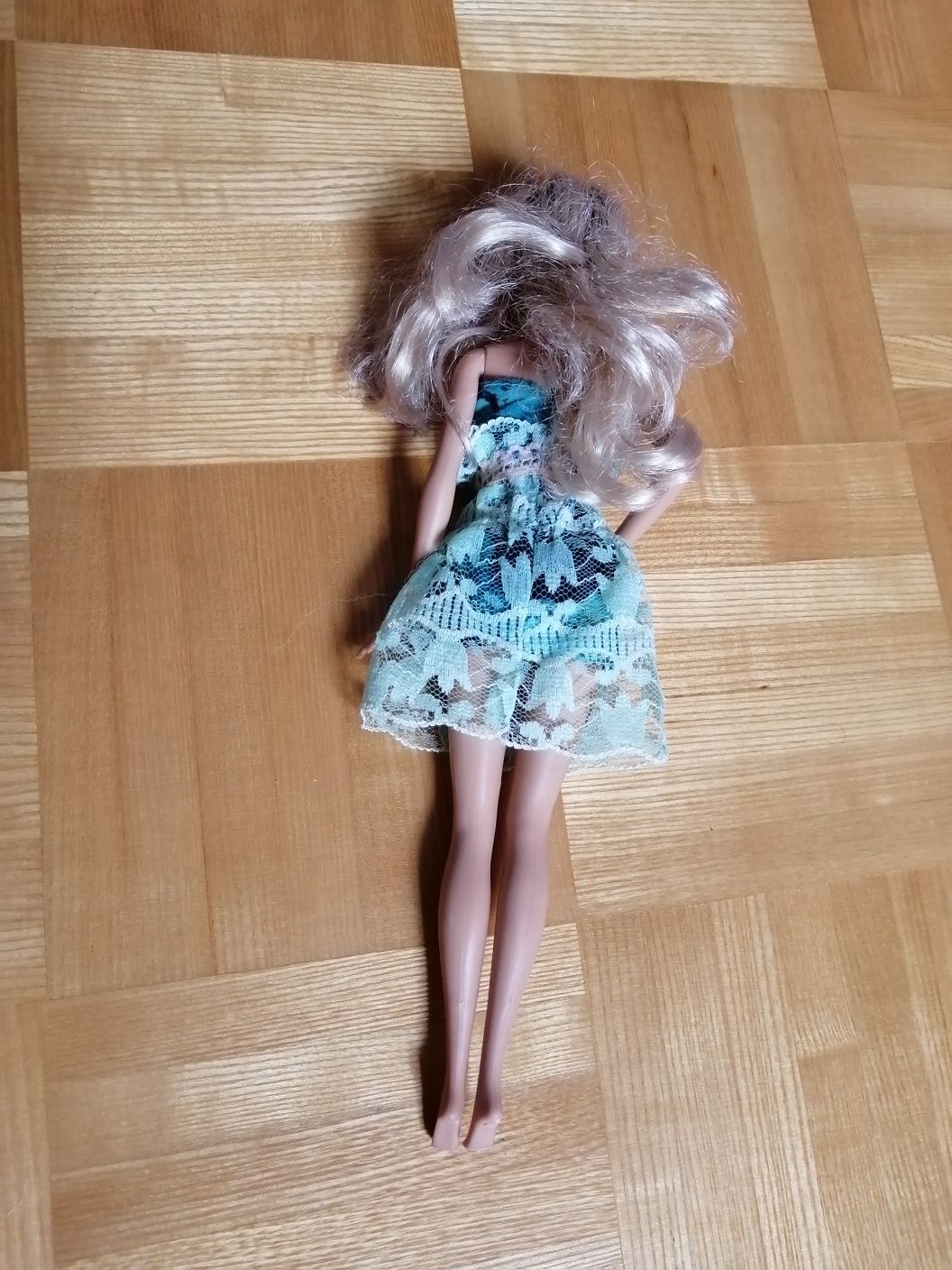 Lalka Barbie PRL blond włosy niebieska koronkowa sukienka