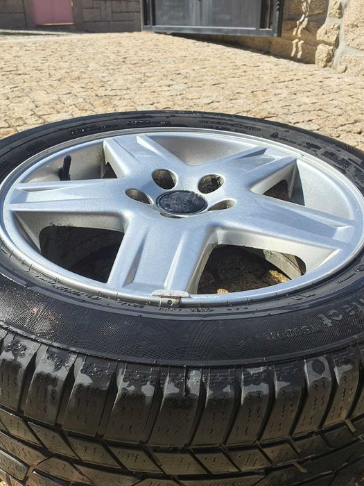 Vendo 4 rodas com pneu ( R 16 )