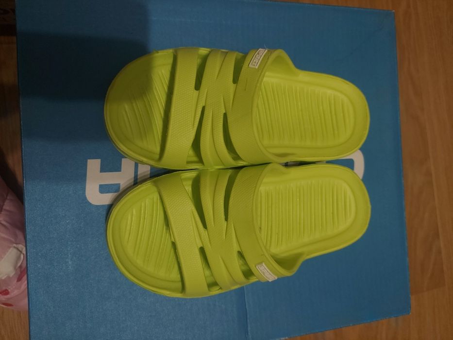 Klapki dziecięce na basen