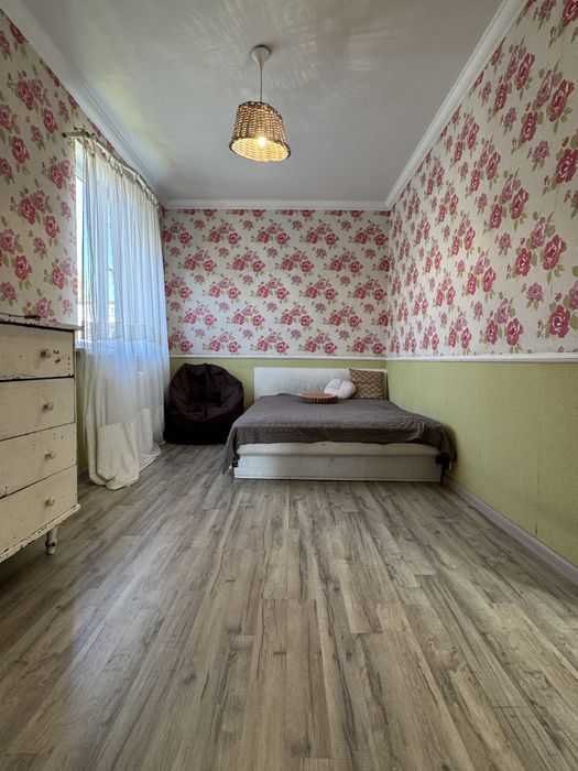 Затишна 2-кімнатна квартира 45 м², 3 поверх, вул. Довженка( Толстого)